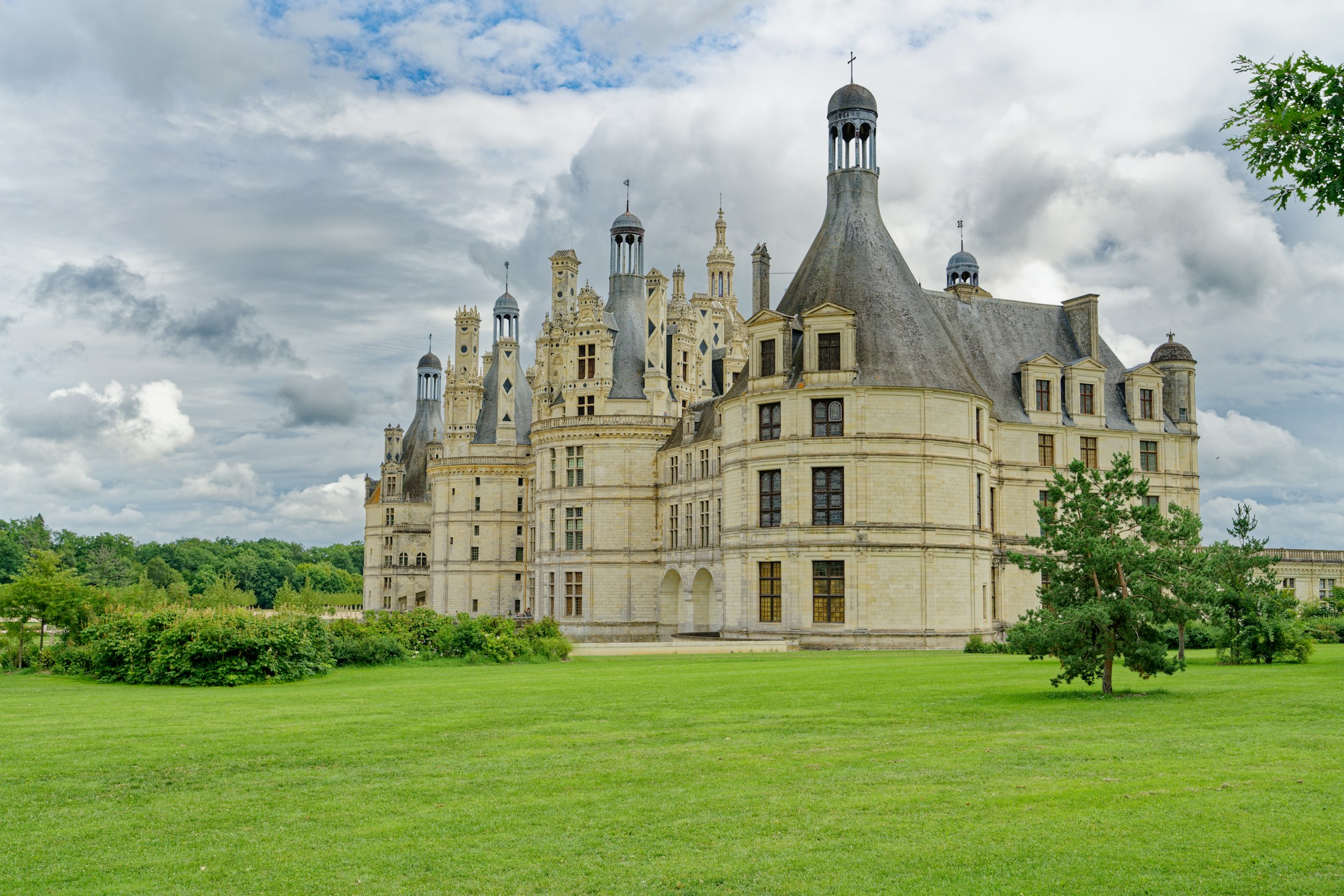 Château de Chambord dans le Loiret sous un grand ciel — région desservie par Taxi Diane
